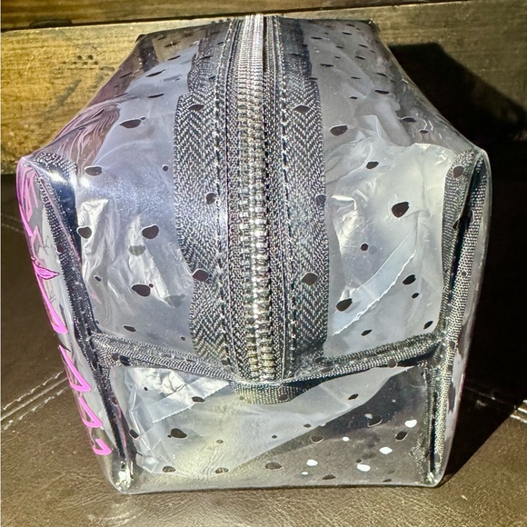 Disney Skinnydip Cruela from 101 Dalmatians Zip Pull Cosmetic Make-Up Bag - Picture 4 of 9